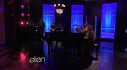 Demi Lovato Performs Skyscraper on the Ellen Show (233)