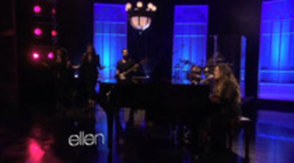 Demi Lovato Performs Skyscraper on the Ellen Show (238)