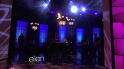 Demi Lovato Performs Skyscraper on the Ellen Show (242)