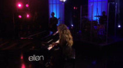 Demi Lovato Performs Skyscraper on the Ellen Show (250)