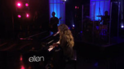 Demi Lovato Performs Skyscraper on the Ellen Show (251)