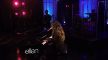 Demi Lovato Performs Skyscraper on the Ellen Show (252)