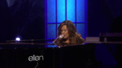 Demi Lovato Performs Skyscraper on the Ellen Show (257)
