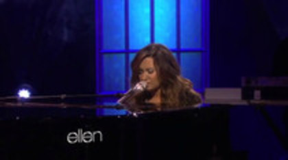 Demi Lovato Performs Skyscraper on the Ellen Show (260)