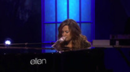 Demi Lovato Performs Skyscraper on the Ellen Show (261)