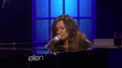 Demi Lovato Performs Skyscraper on the Ellen Show (268)