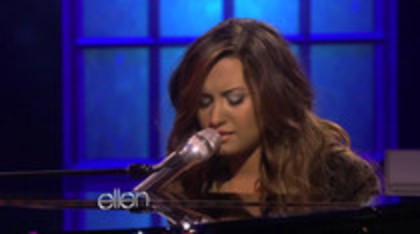 Demi Lovato Performs Skyscraper on the Ellen Show (282)