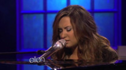 Demi Lovato Performs Skyscraper on the Ellen Show (284)