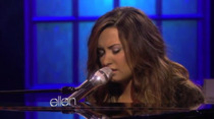 Demi Lovato Performs Skyscraper on the Ellen Show (286)
