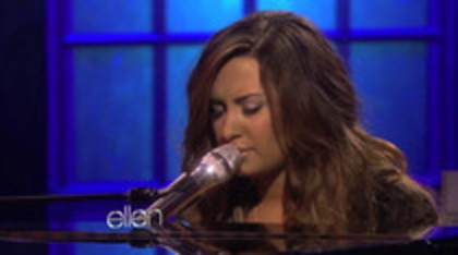 Demi Lovato Performs Skyscraper on the Ellen Show (288)