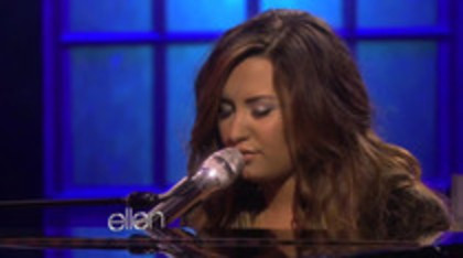 Demi Lovato Performs Skyscraper on the Ellen Show (290)