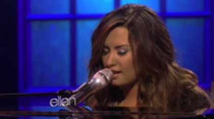 Demi Lovato Performs Skyscraper on the Ellen Show (292)