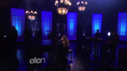 Demi Lovato Performs Skyscraper on the Ellen Show (304)