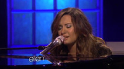 Demi Lovato Performs Skyscraper on the Ellen Show (323)
