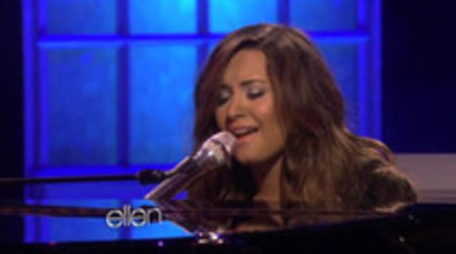 Demi Lovato Performs Skyscraper on the Ellen Show (324)