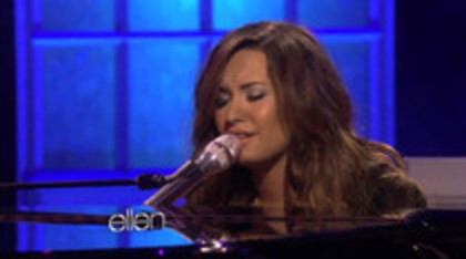 Demi Lovato Performs Skyscraper on the Ellen Show (326)