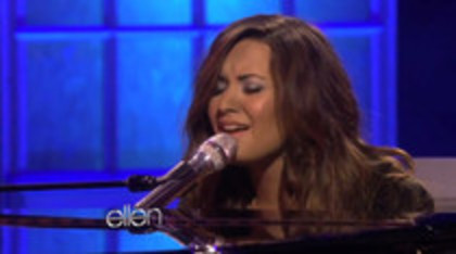 Demi Lovato Performs Skyscraper on the Ellen Show (331)