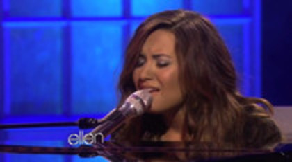 Demi Lovato Performs Skyscraper on the Ellen Show (338)