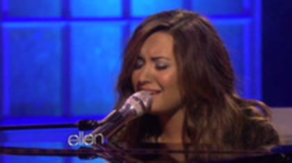 Demi Lovato Performs Skyscraper on the Ellen Show (339)