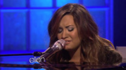 Demi Lovato Performs Skyscraper on the Ellen Show (342)