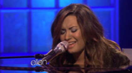 Demi Lovato Performs Skyscraper on the Ellen Show (343)