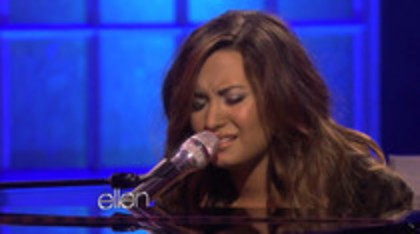 Demi Lovato Performs Skyscraper on the Ellen Show (345)