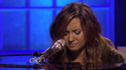 Demi Lovato Performs Skyscraper on the Ellen Show (347)