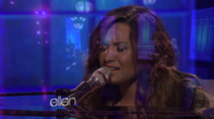 Demi Lovato Performs Skyscraper on the Ellen Show (350)