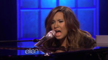 Demi Lovato Performs Skyscraper on the Ellen Show (369)