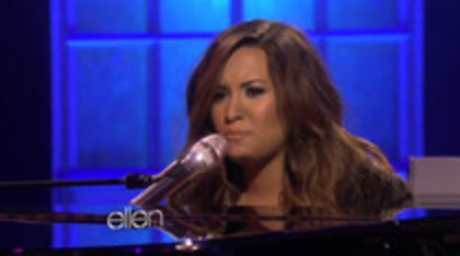 Demi Lovato Performs Skyscraper on the Ellen Show (374)