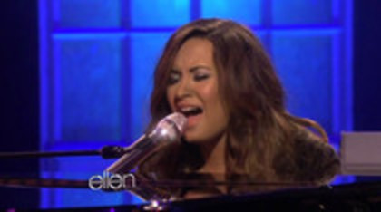 Demi Lovato Performs Skyscraper on the Ellen Show (376)
