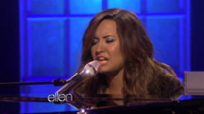 Demi Lovato Performs Skyscraper on the Ellen Show (378)