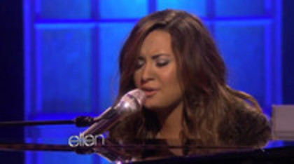 Demi Lovato Performs Skyscraper on the Ellen Show (382)