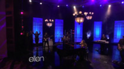 Demi Lovato Performs Skyscraper on the Ellen Show (400)