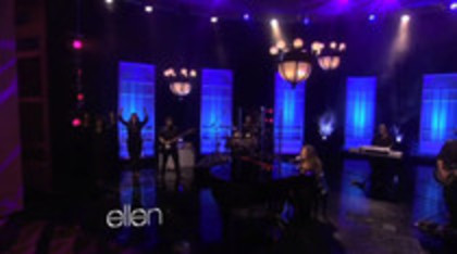 Demi Lovato Performs Skyscraper on the Ellen Show (401)