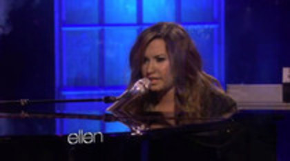 Demi Lovato Performs Skyscraper on the Ellen Show (409)