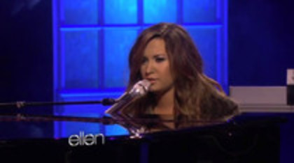 Demi Lovato Performs Skyscraper on the Ellen Show (410)