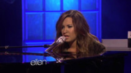 Demi Lovato Performs Skyscraper on the Ellen Show (411)