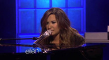 Demi Lovato Performs Skyscraper on the Ellen Show (415)