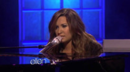 Demi Lovato Performs Skyscraper on the Ellen Show (417)
