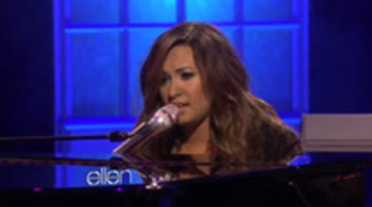 Demi Lovato Performs Skyscraper on the Ellen Show (419)