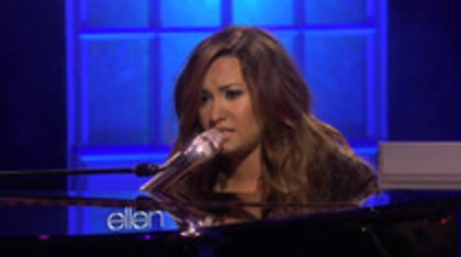 Demi Lovato Performs Skyscraper on the Ellen Show (420)