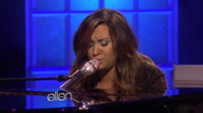 Demi Lovato Performs Skyscraper on the Ellen Show (424)