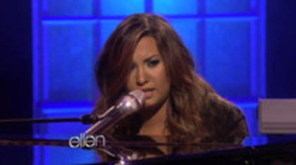 Demi Lovato Performs Skyscraper on the Ellen Show (427)