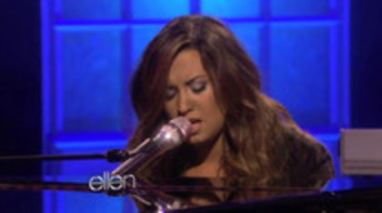 Demi Lovato Performs Skyscraper on the Ellen Show (429)
