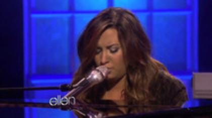 Demi Lovato Performs Skyscraper on the Ellen Show (431)