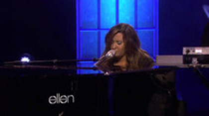 Demi Lovato Performs Skyscraper on the Ellen Show (447)
