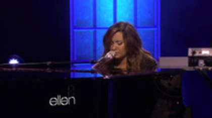 Demi Lovato Performs Skyscraper on the Ellen Show (449)
