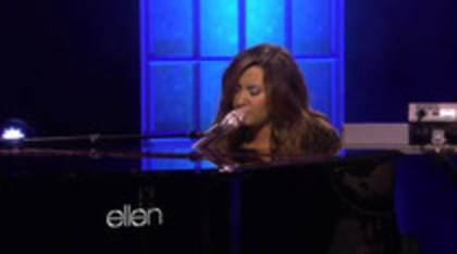 Demi Lovato Performs Skyscraper on the Ellen Show (450)