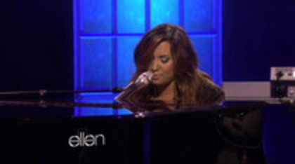 Demi Lovato Performs Skyscraper on the Ellen Show (453)